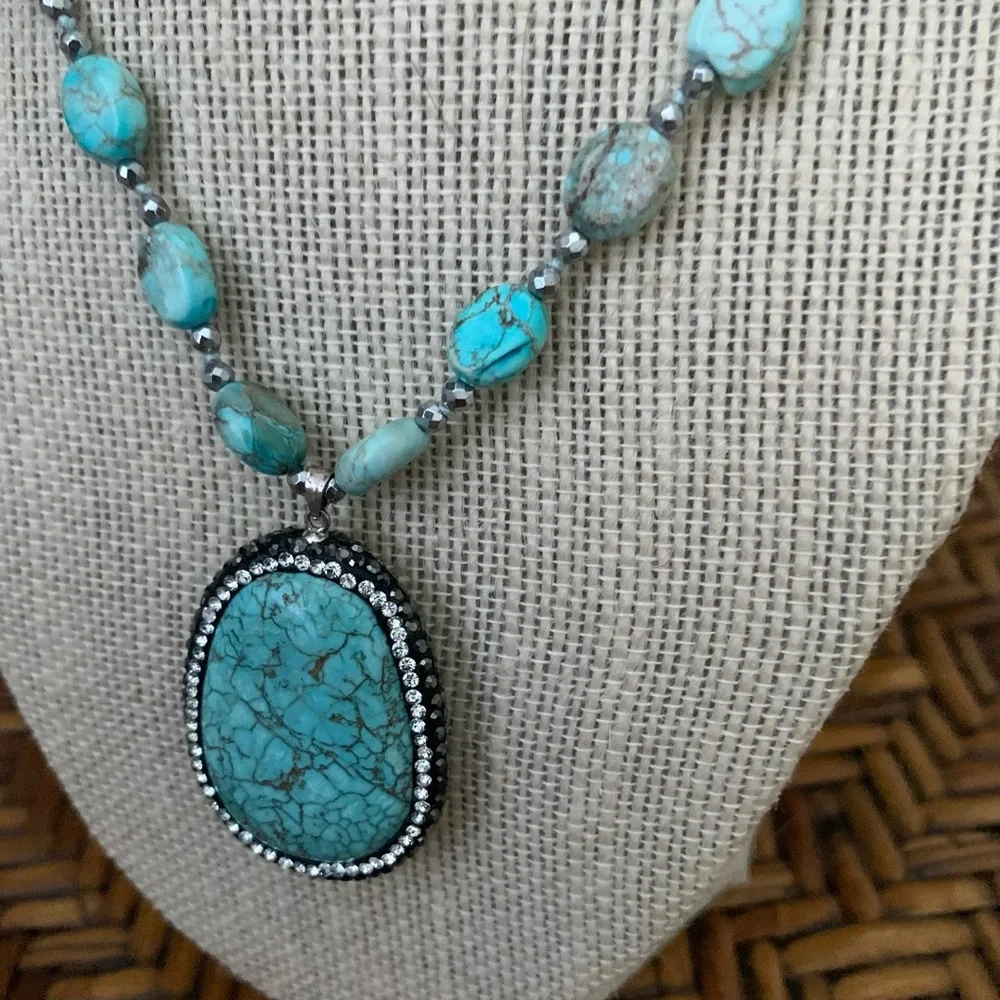 NWT Torquise Stone and Silver Beaded Necklace - Picture 4 of 8